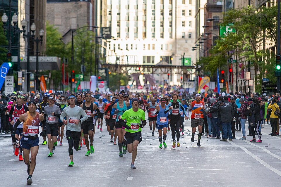 2019 Chicago marathon looking north on North Franklin St