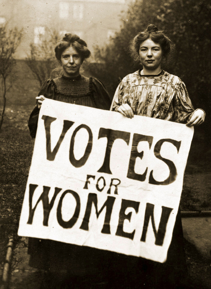WSPU leaders Annie Kenney (left) and Christabel Pankhurst Esperanto: eo:Annie Kenney (maldekstre) kaj eo:Christabel Pankhurst , du el la fondintoj de la…