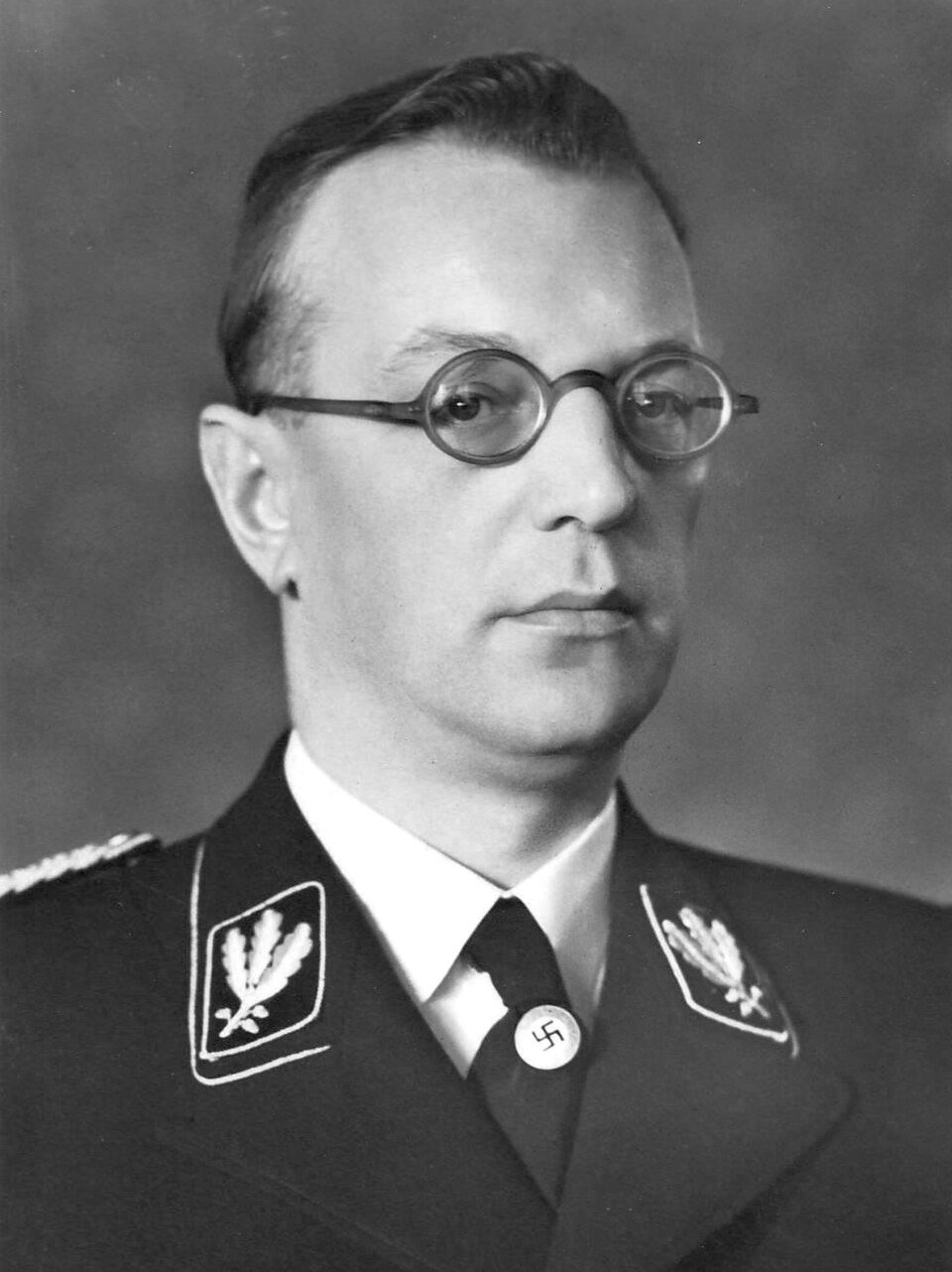 Portret van Dr. Arthur Seyss-Inquart, Oostenrijker, door Hitler als Reichskommissar benoemd in Nederland. 1940-1945
