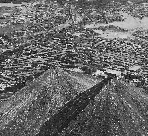 Botayama(Slag heap) at Iizuka City in 1950s
