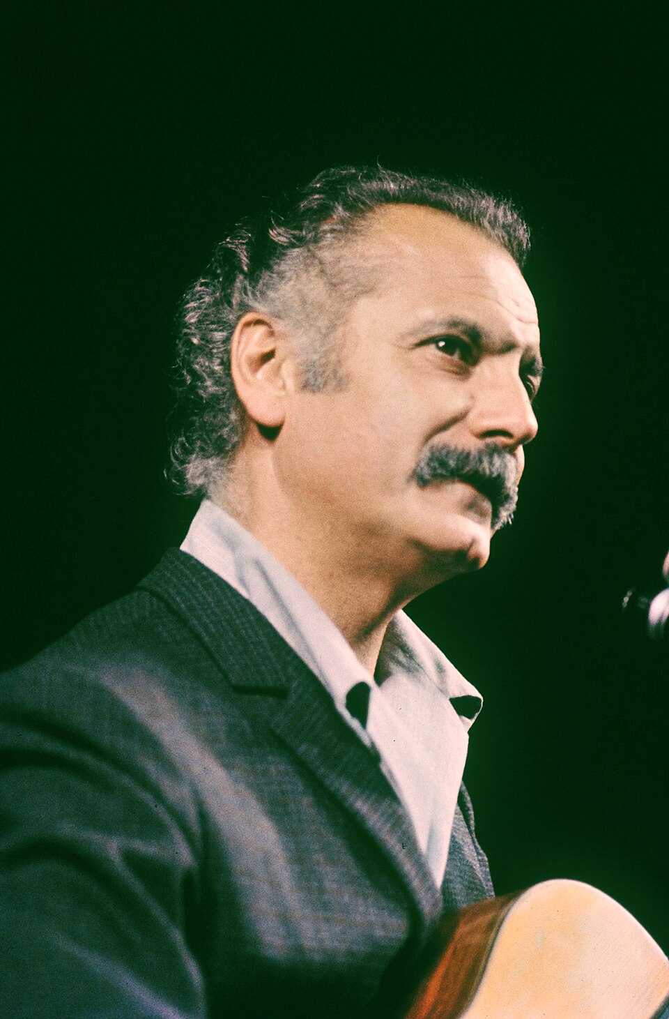 Georges Brassens in concert at the Théâtre national populaire , Sptember-October 1966.