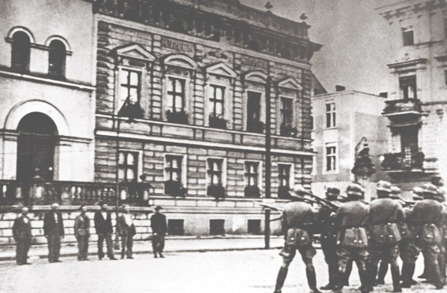 Wehrmacht soldiers are preparing to kill polish hostages in Bydgoszcz, 9th of September 1939