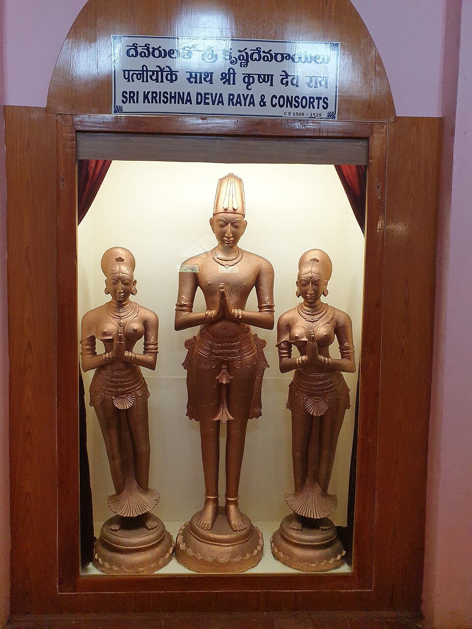 Chinnadevi, Krishnadevaraya, Tirumaladevi statues at Chandragiri Museum