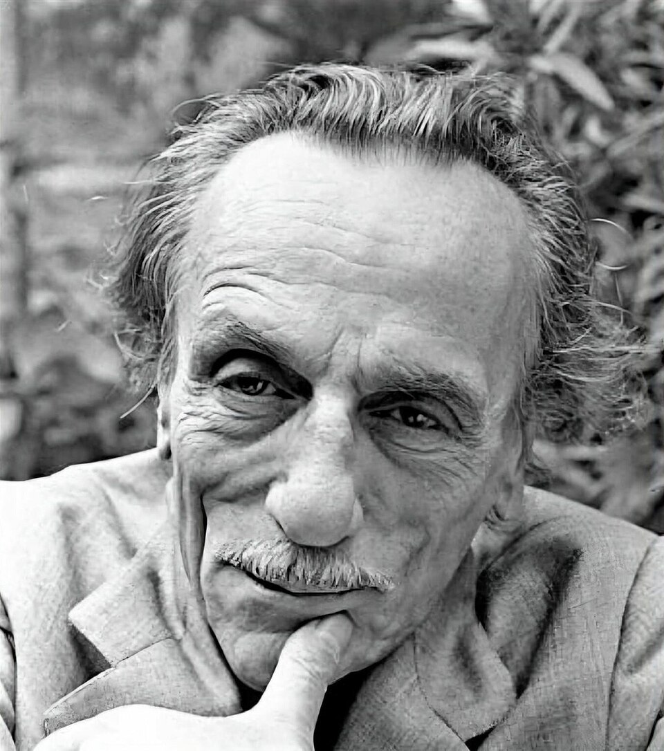 Portrait photograph of Eduardo De Filippo.