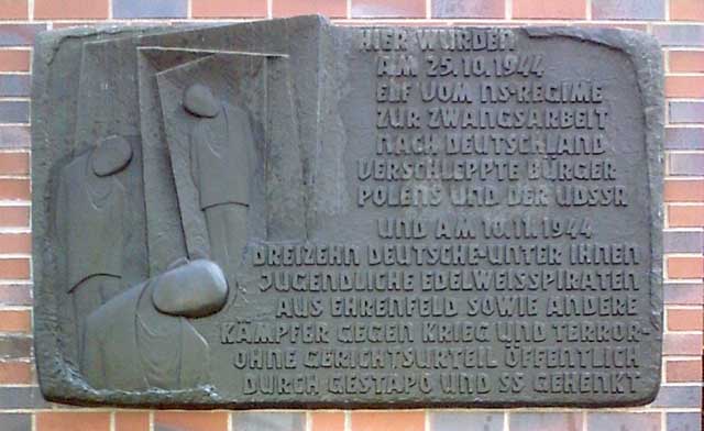 Memorial plaque Köln-Ehrenfeld ( Cologne-Ehrenfeld ) Translation: This marks the site where, on October 25, 1944, eleven citizens of Poland and the USSR,…
