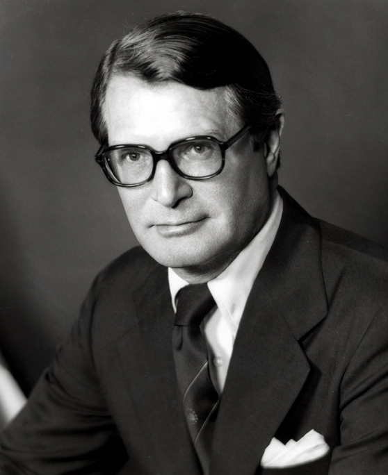 Elliot Richardson , U.S. Secretary of Commerce