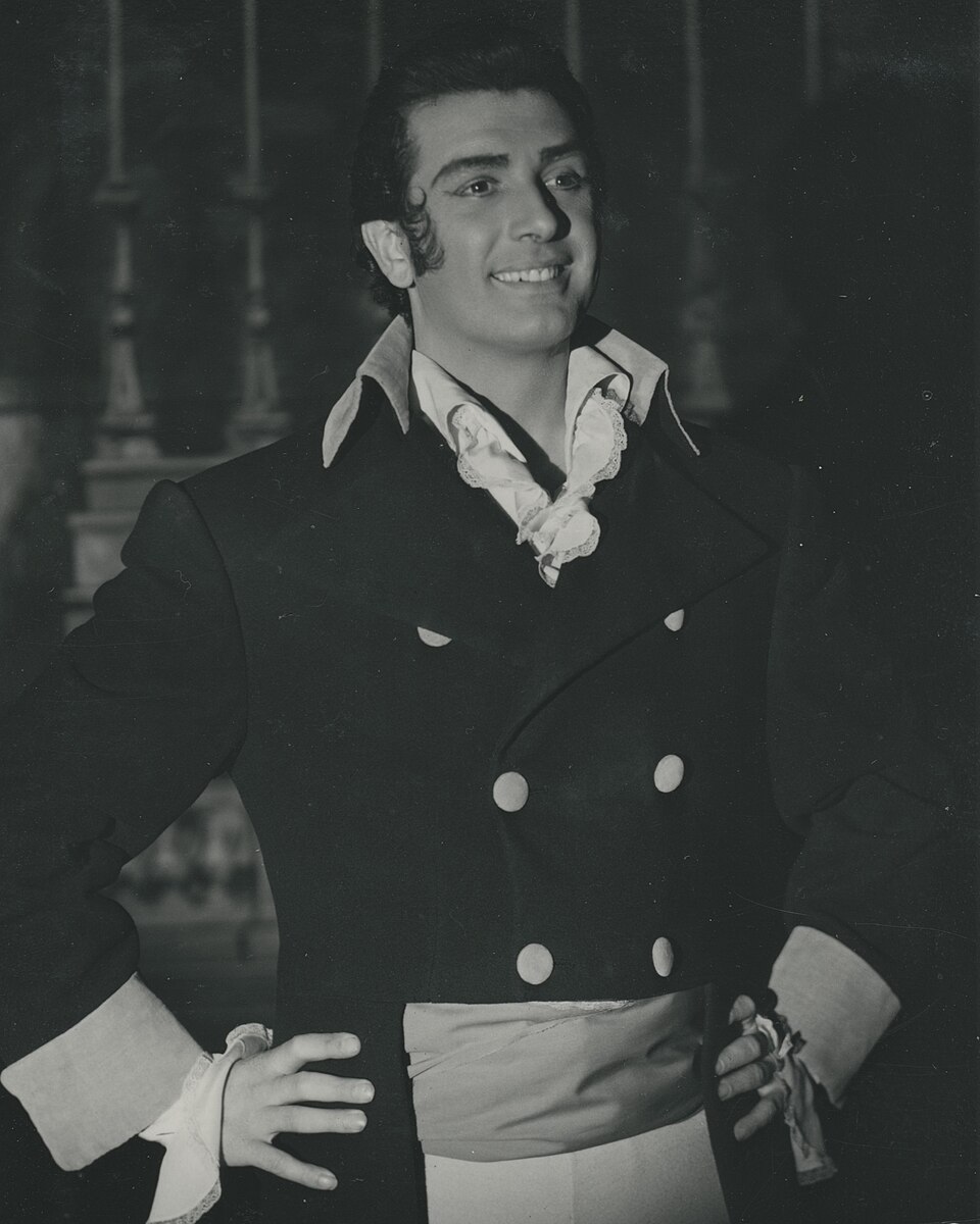 Black and white portrait photograph of tenor Franco Cerelli in Tosca, inscribed to Tino Barindelli, 1956.