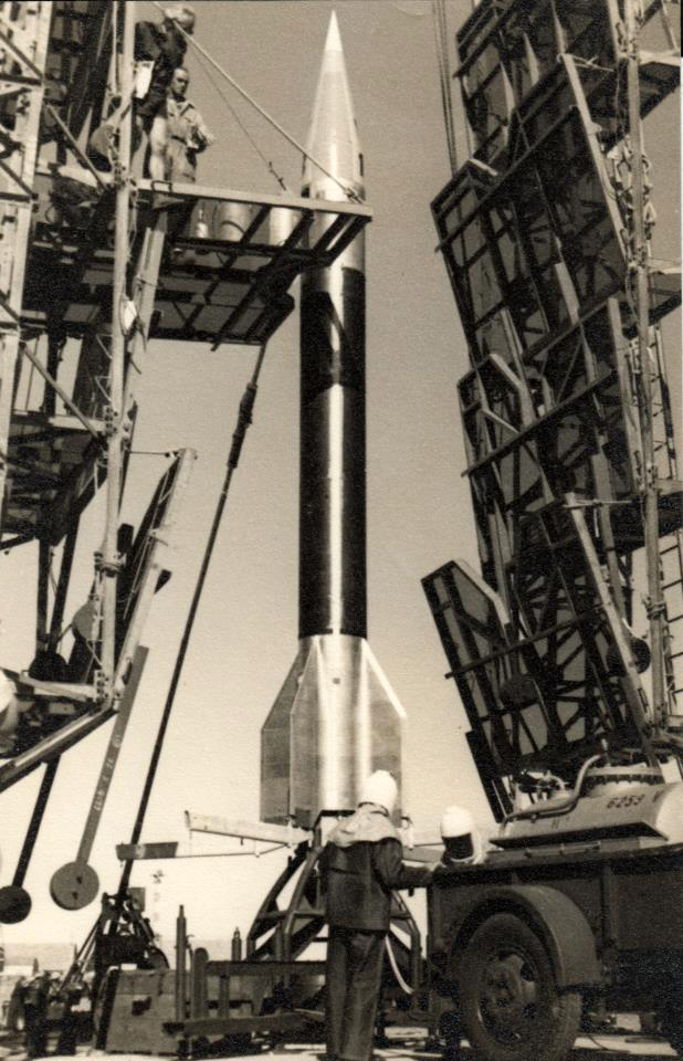 Preparing a Véronique-AGI sounding rocket in the Algerian city of Reggane circa 1962.