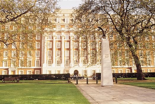 Millennium Hotel London Mayfair, Grosvenor Square entrance