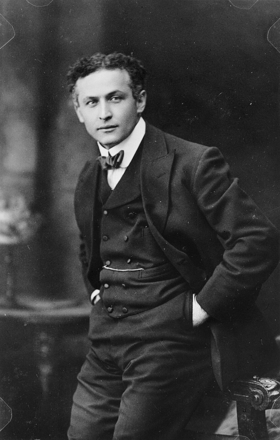 Harry Houdini, three-quarter length portrait, facing front.