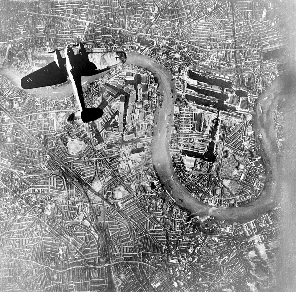 Operations: A German Luftwaffe Heinkel He 111 bomber flying over Wapping, London at the start of the Luftwaffe's evening raids of 7 September 1940. Copy…