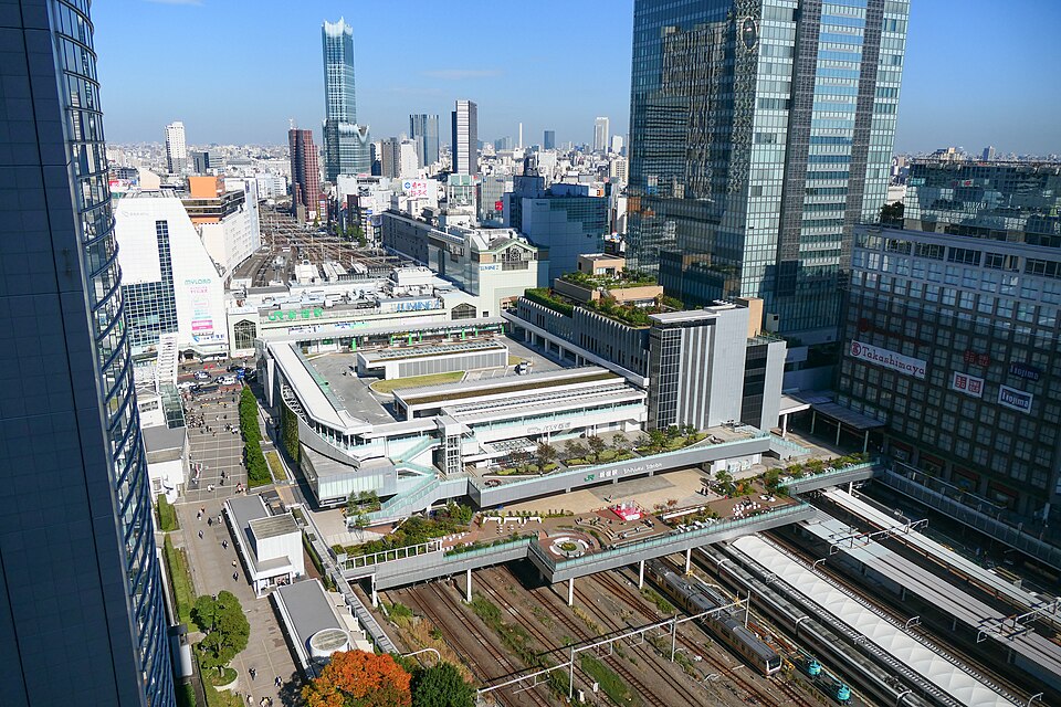 A panoramic view of the south side of JR East Shinjuku Station as of 2022. The center of the screen is the New South Exit and Shinjuku Bus Terminal.