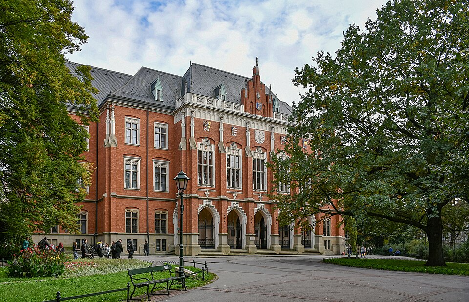 Jagiellonian University Collegium Novum, 1882 designed Feliks Księżarski, 24 Gołębia Street, Old Town, Kraków, Poland