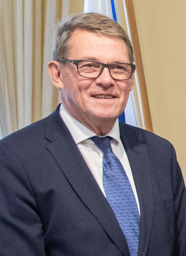 Kuvassa vasemmalta oikealle: Matti Vanhanen, Esko Aho, Anneli Jäätteenmäki, Sanna Marin, Mari Kiviniemi, Paavo Lipponen, Jyrki Katainen, Juha Sipilä, Antti…