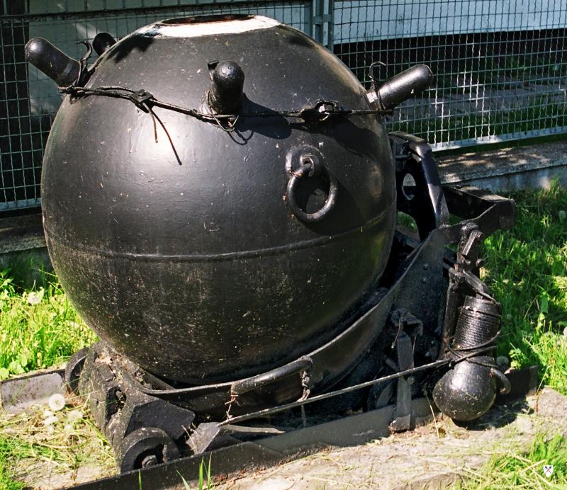 Naval mine