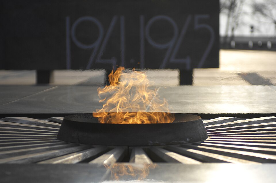A memorial flame in honor of the residents of Nizhny Novgorod who died during World War II.