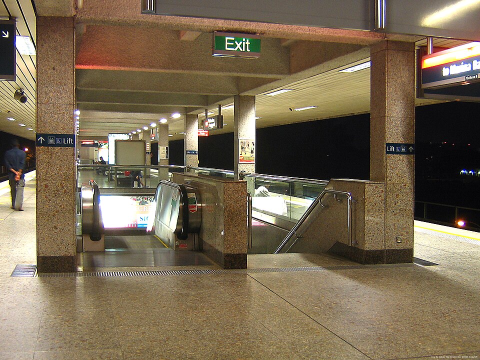 Platform of NS15 Yio Chu Kang MRT Station