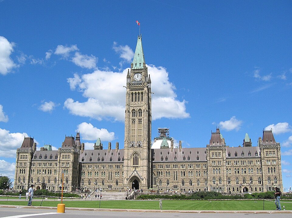 This is a cropped and brightened version of Image:DenglerSW-Parliament-Ottawa-20050730-1280x960.jpg . Edited by Jeffery Nichols ( User:Arctic.gnome )…