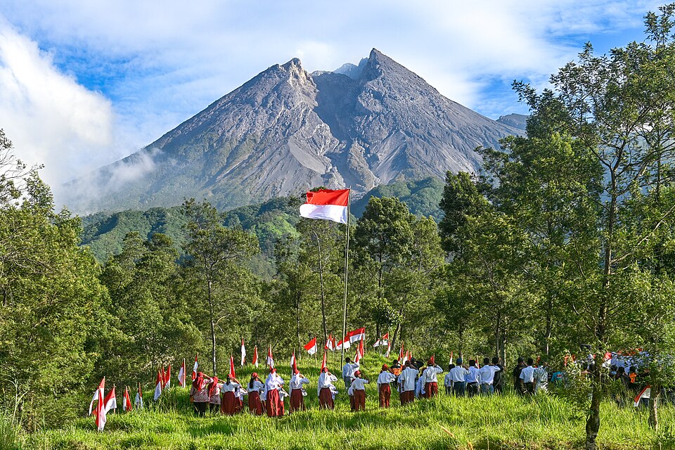 Elementary and junior high school students holding a flag-raising ceremony on the slopes of Mount Merapi in the village of Balerante in Kemalang District,…