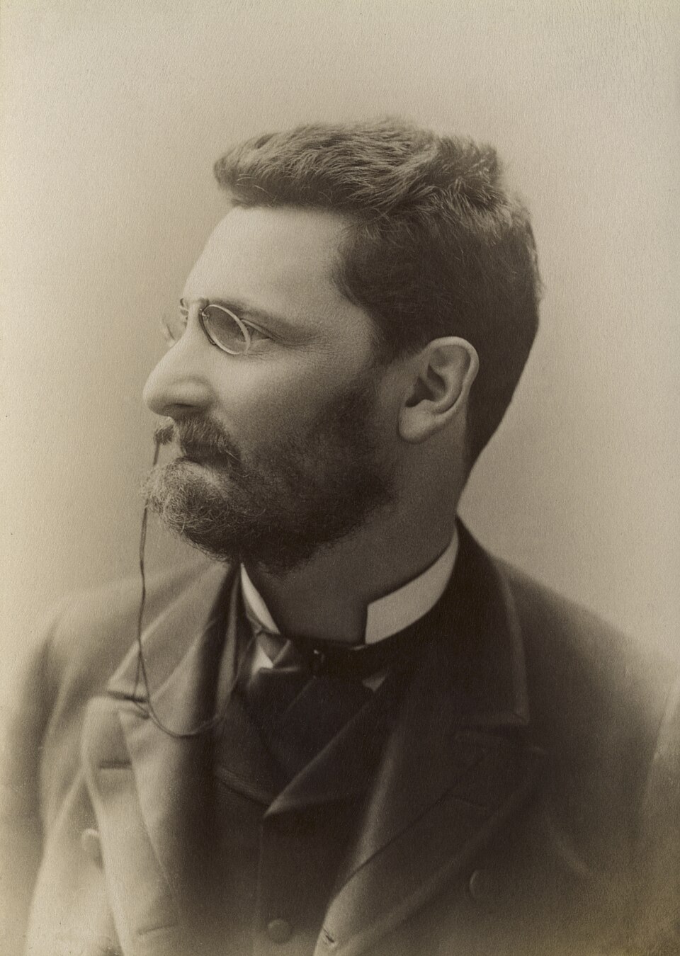 Profile portrait of Joseph Pulitzer facing left.