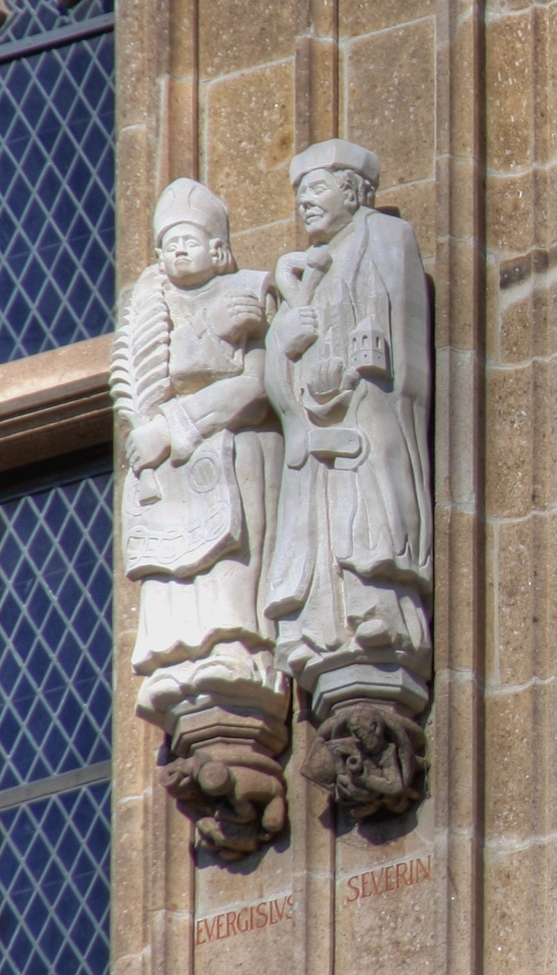 Rathausturm Köln mit den Figuren: Evergislus - Severin