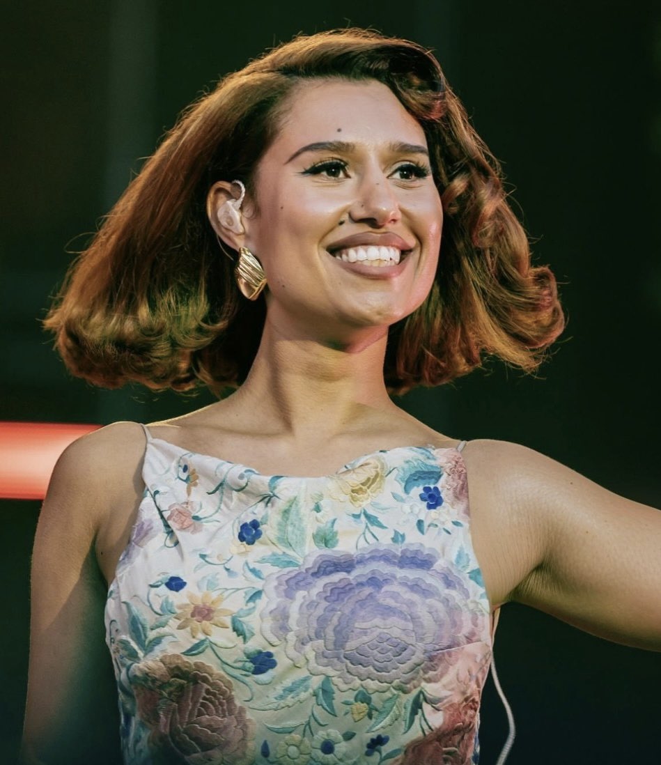 Raye performing in 2025