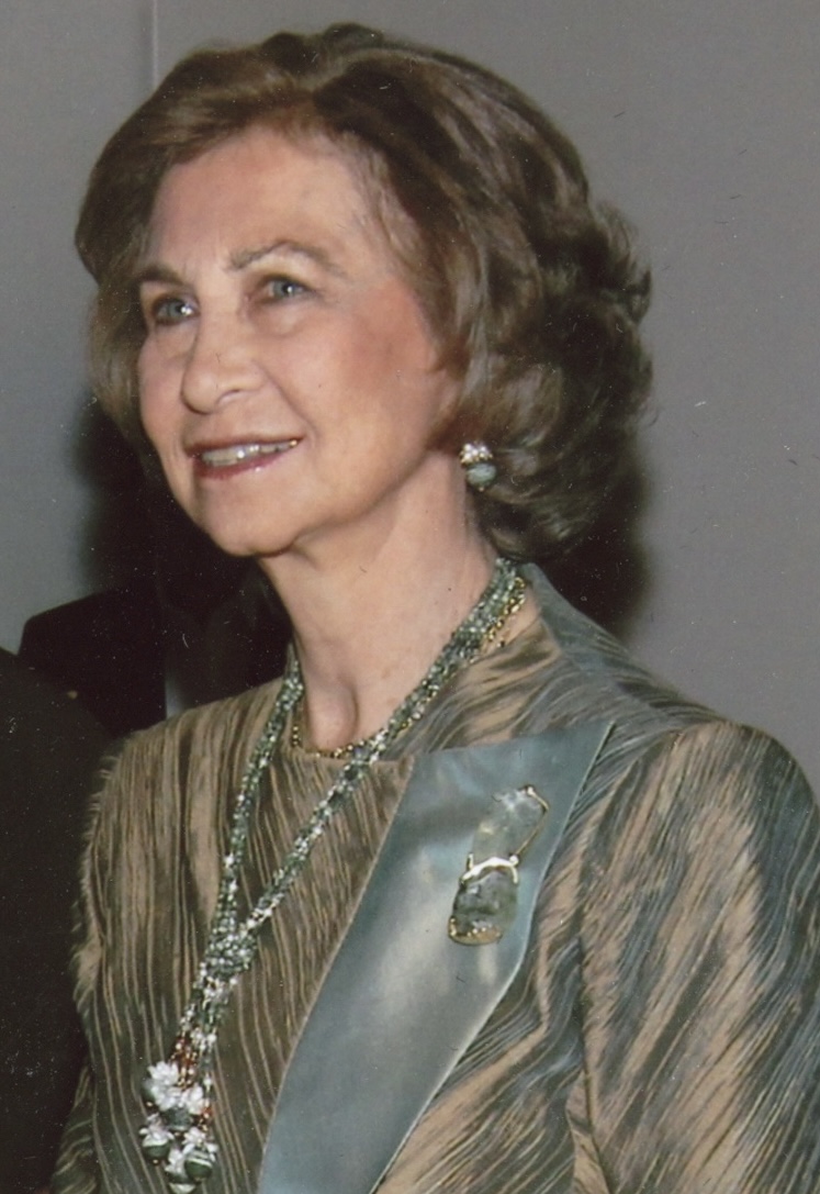 Luis Javier Gayá junto a la Reina Dña. Sofia, la Princesa Irene de Grecia, en la entrega de las Medallas de Honor del premio BMW de pintura.
