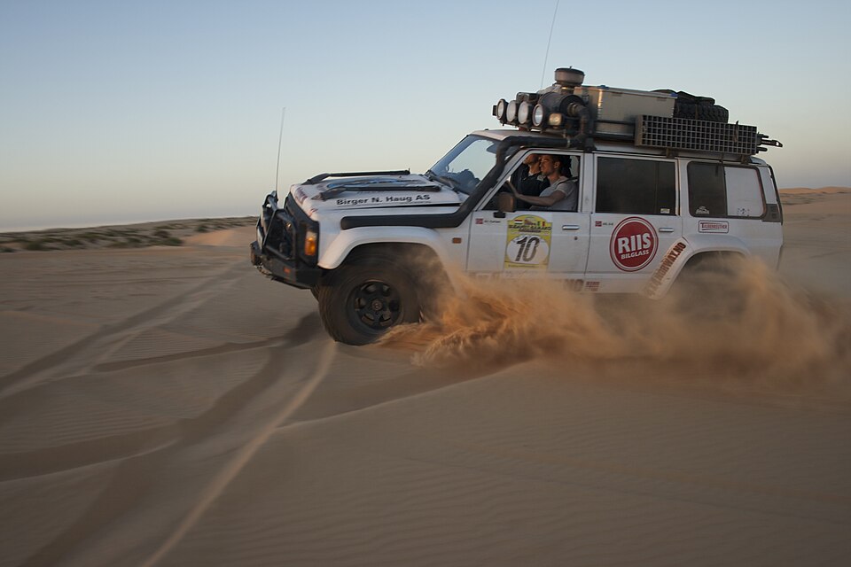 A Norwegian rally team is trying to complete one of the more difficult stages of the Budapest-Bamako rally in 2014.