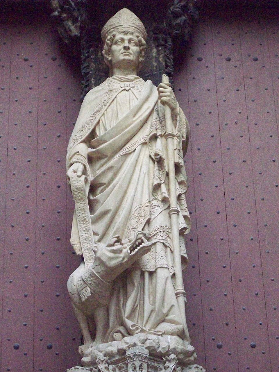 Saint Romain sur le trumeau du portail des Libraires de la cathédrale.