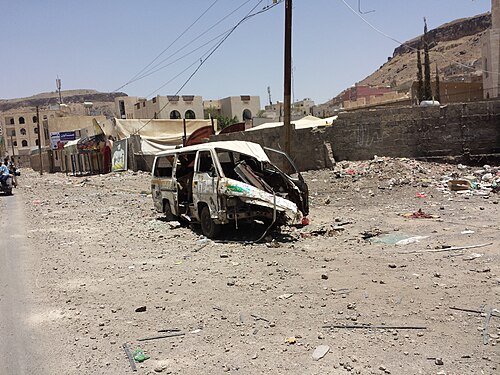 Widespread destruction in the residential neighborhoods near mountain Attan which suffered a blow air from warplanes from Operation Decisive Storm .