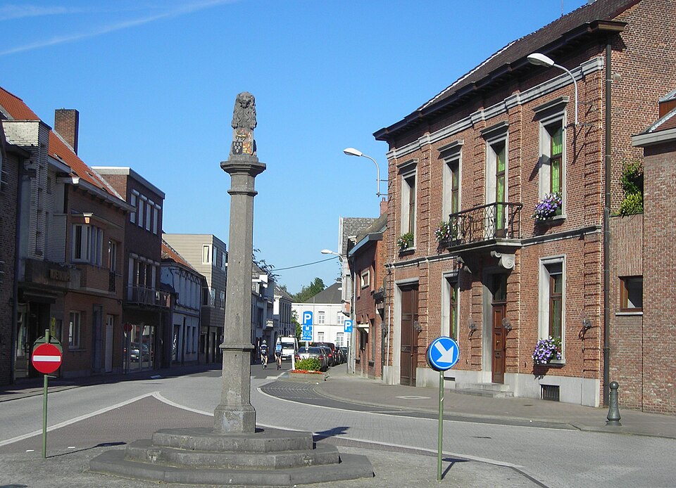 Schandpaal Gemeentehuis Dorp Berlare