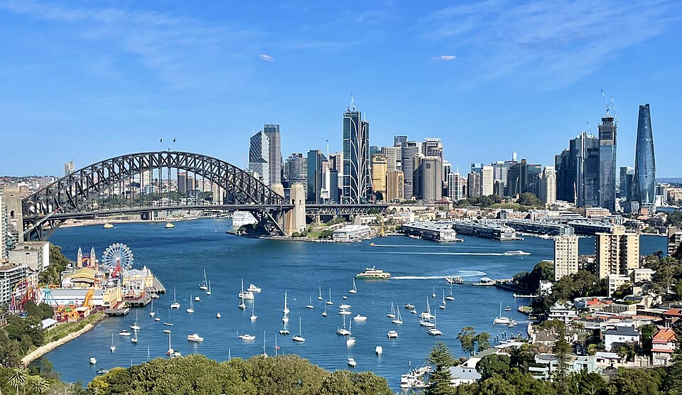Skylines of Sydney CBD seen from North Sydney, August 2022