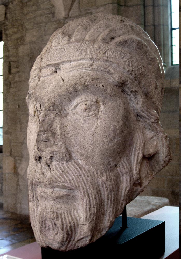 architectural decoration, fragment, head of St. Benignus of Dijon / half left material: stone size: ca. 40 cm origin: Early Romanesque, Burgundy exhibition:…