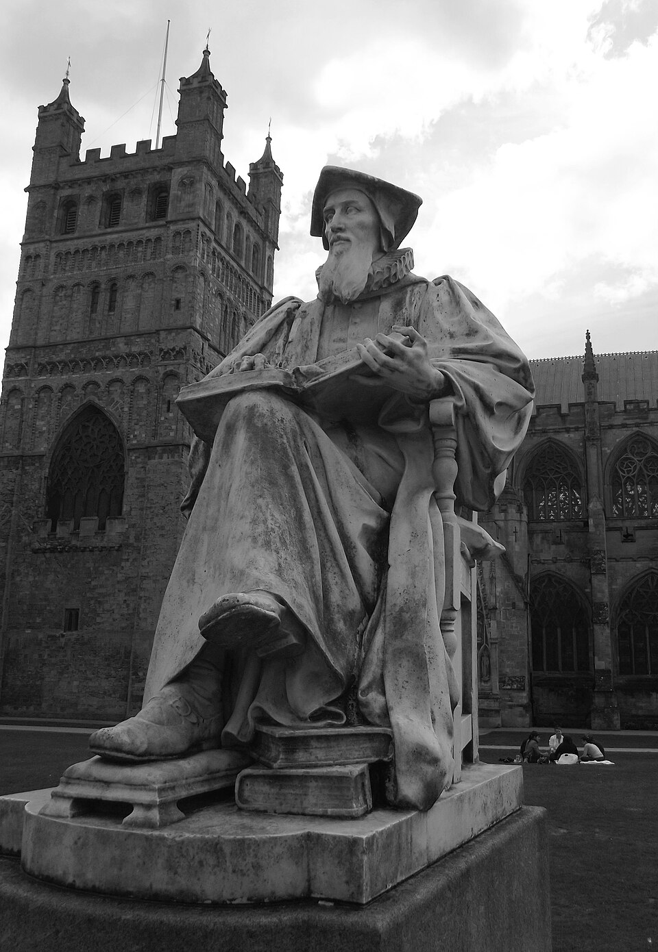 A statue of influential theologian Richard Hooker (1554-1600) in front of Exeter Cathedral, Devon. It is the only outdoor statue of Hooker in the world.…