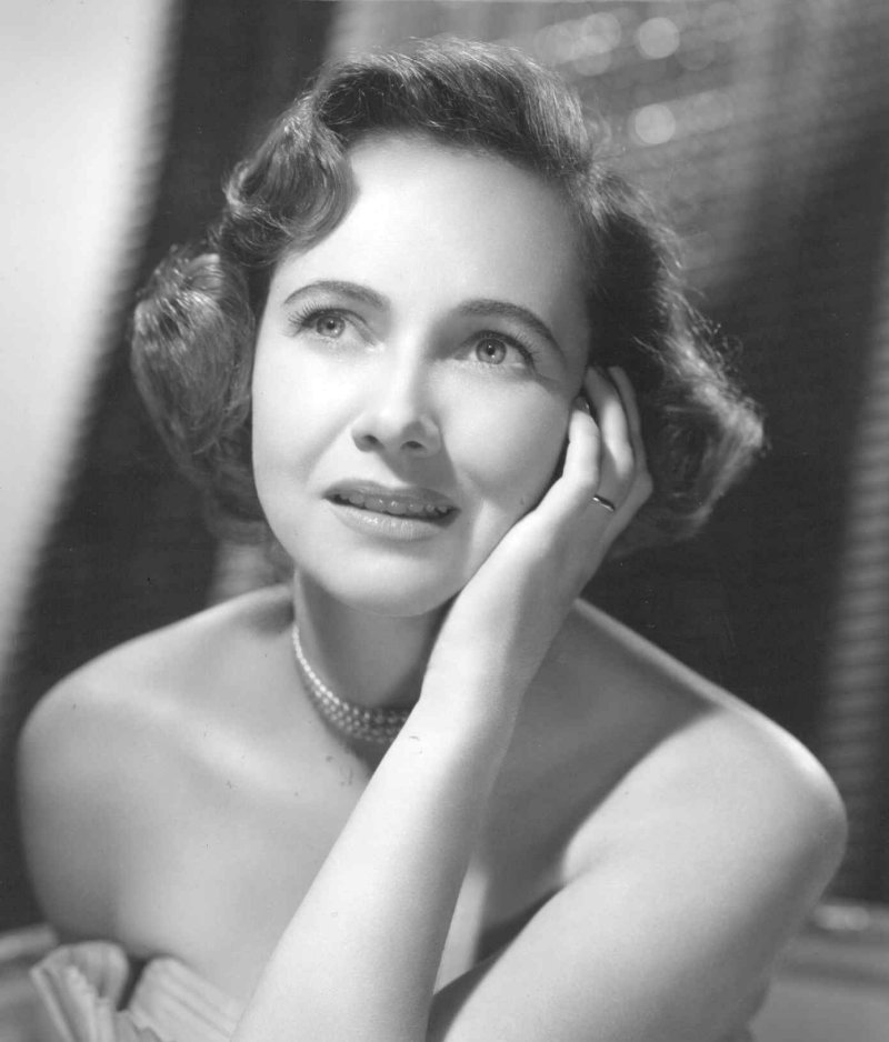 Promotional photograph of actress Teresa Wright
