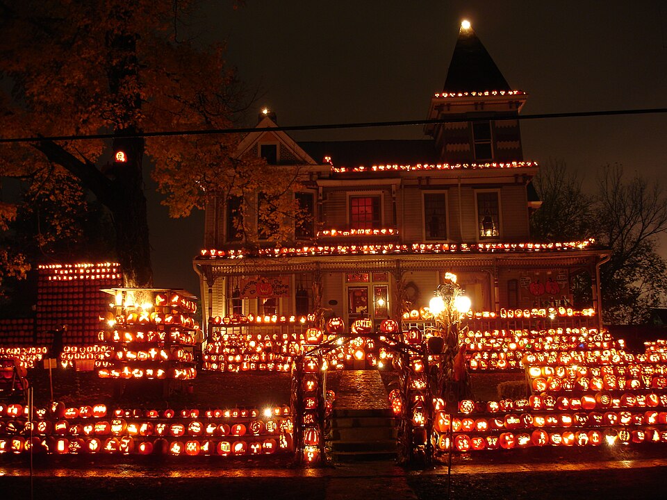 The Kenova Pumpkin House was started by Ric Griffith in 1978 with only a few pumpkins. Over the years, he has added to the display, growing it to its…