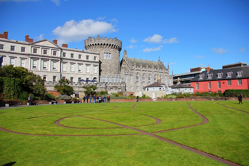 The Dubhlinn Gardens with Dublin Castle in the background, Dublin , Ireland .