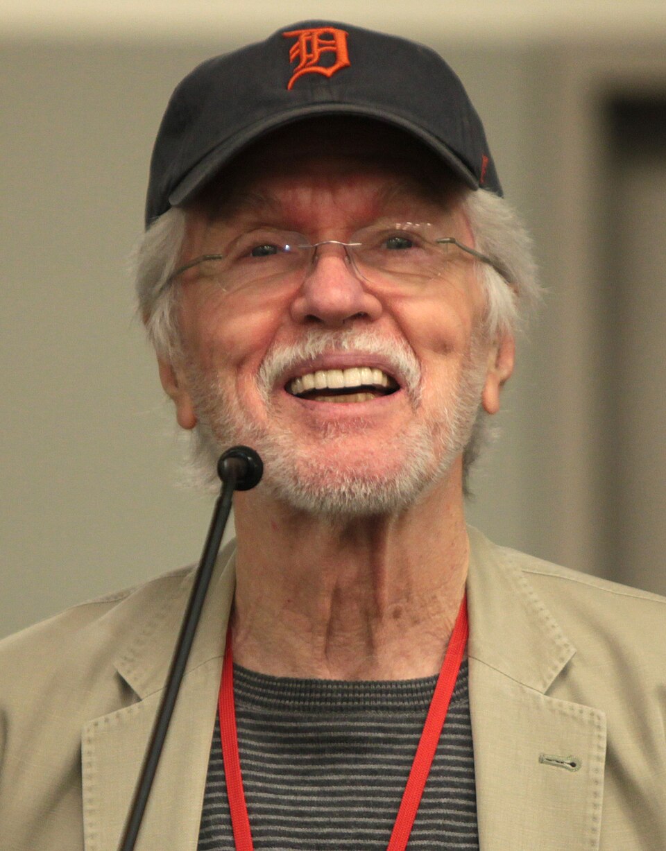 Tom Skerritt speaking at the 2014 Phoenix Comicon Fan Fest at the University of Phoenix Stadium in Glendale, Arizona. Please attribute to Gage Skidmore if…