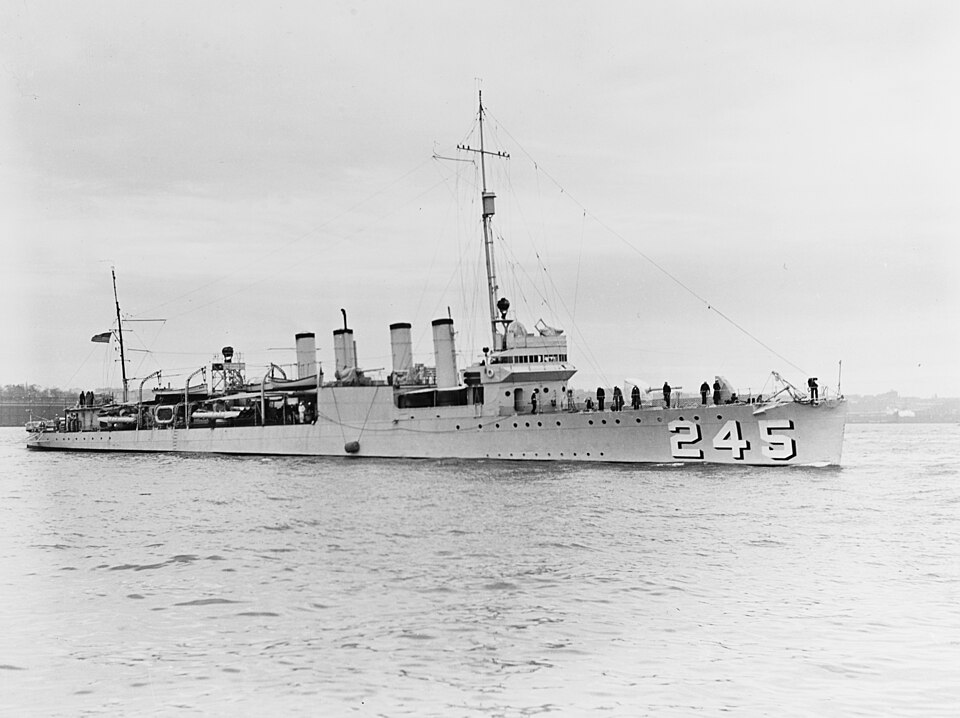 The U.S. Navy destroyer USS Reuben James (DD-245) on the Hudson River, New York (USA), on 29 April 1939.