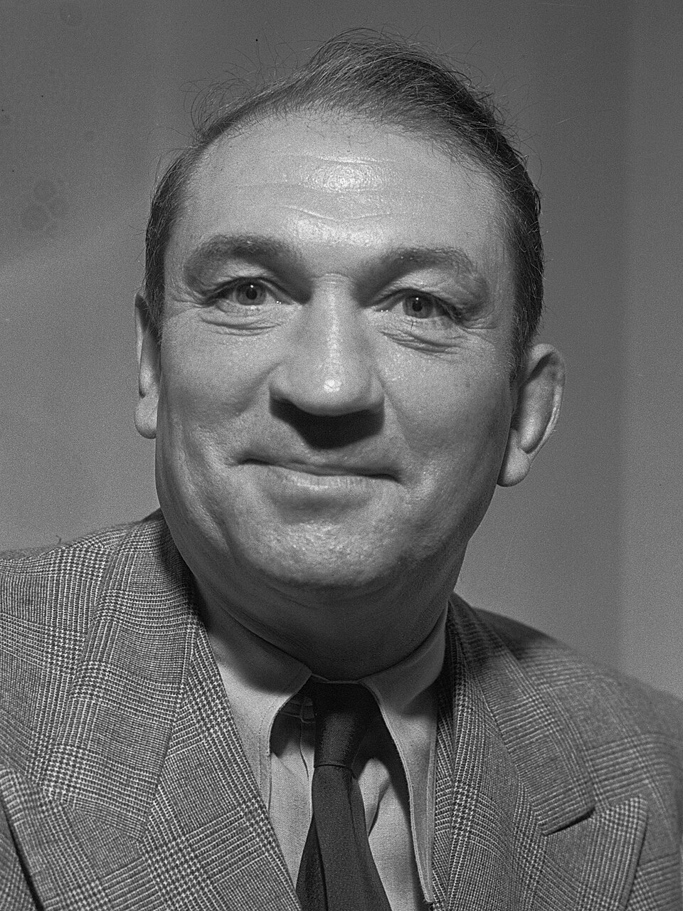 Studio portrait of Victor McLaglen.